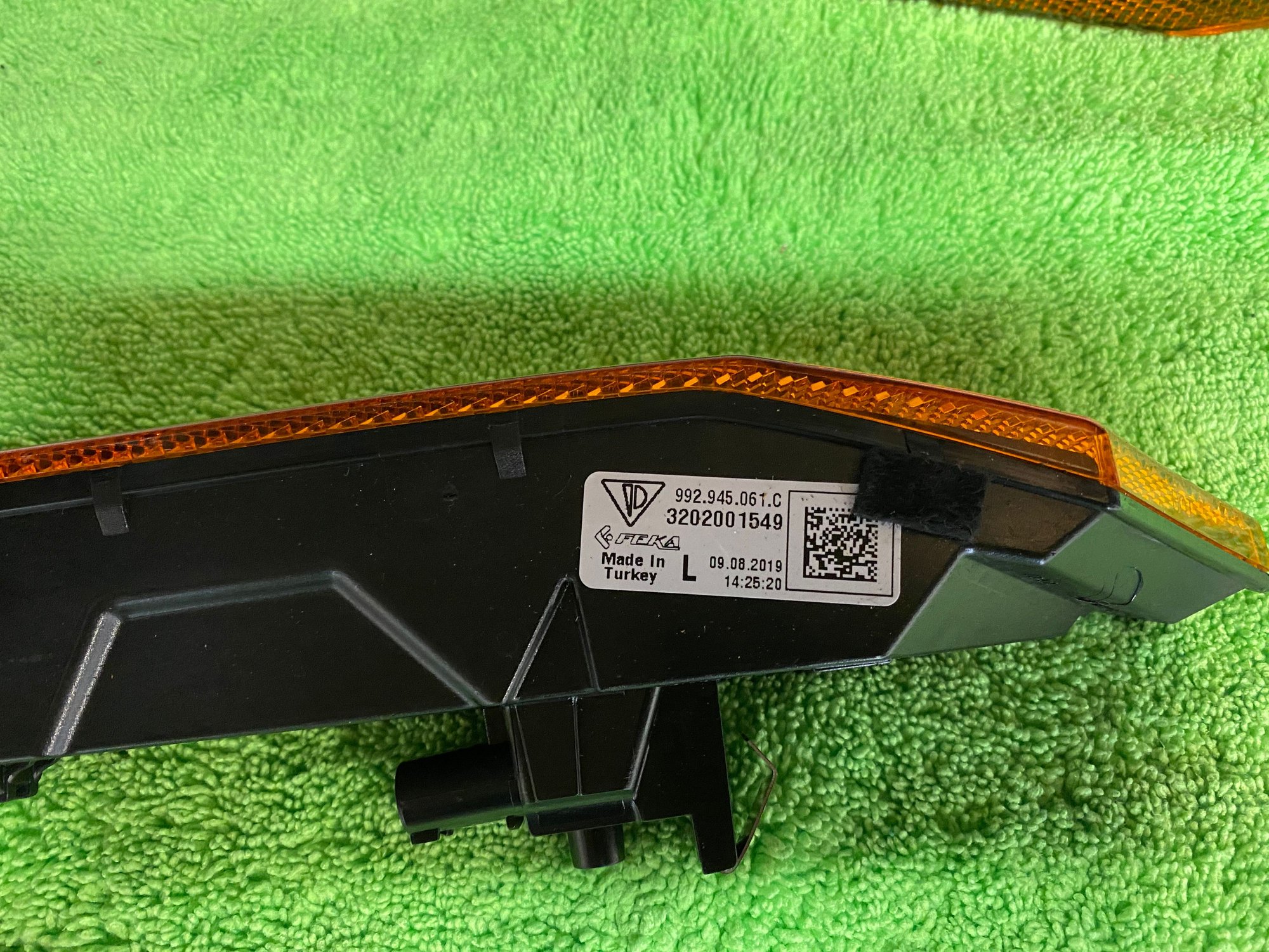 OEM 992 Amber Side Marker Pair Rennlist Porsche Discussion Forums