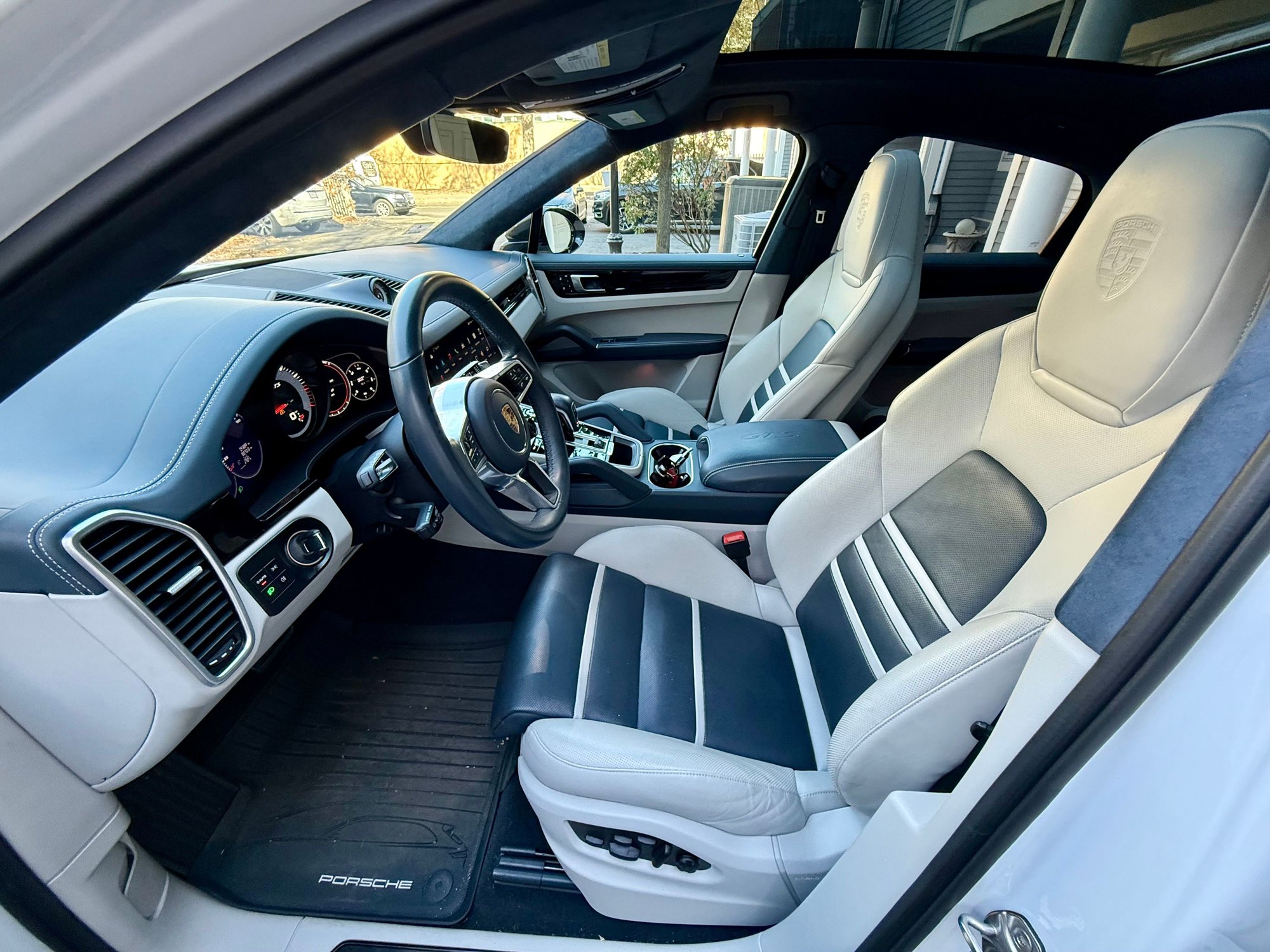 2022 Porsche Cayenne - 2022 Cayenne Coupe GTS White, Graphite/Chalk Interior, Premium, Assistance & More - Used - VIN WP1BG2AY8NDA55735 - 30,500 Miles - 8 cyl - AWD - Automatic - SUV - White - Boston, MA 02129, United States