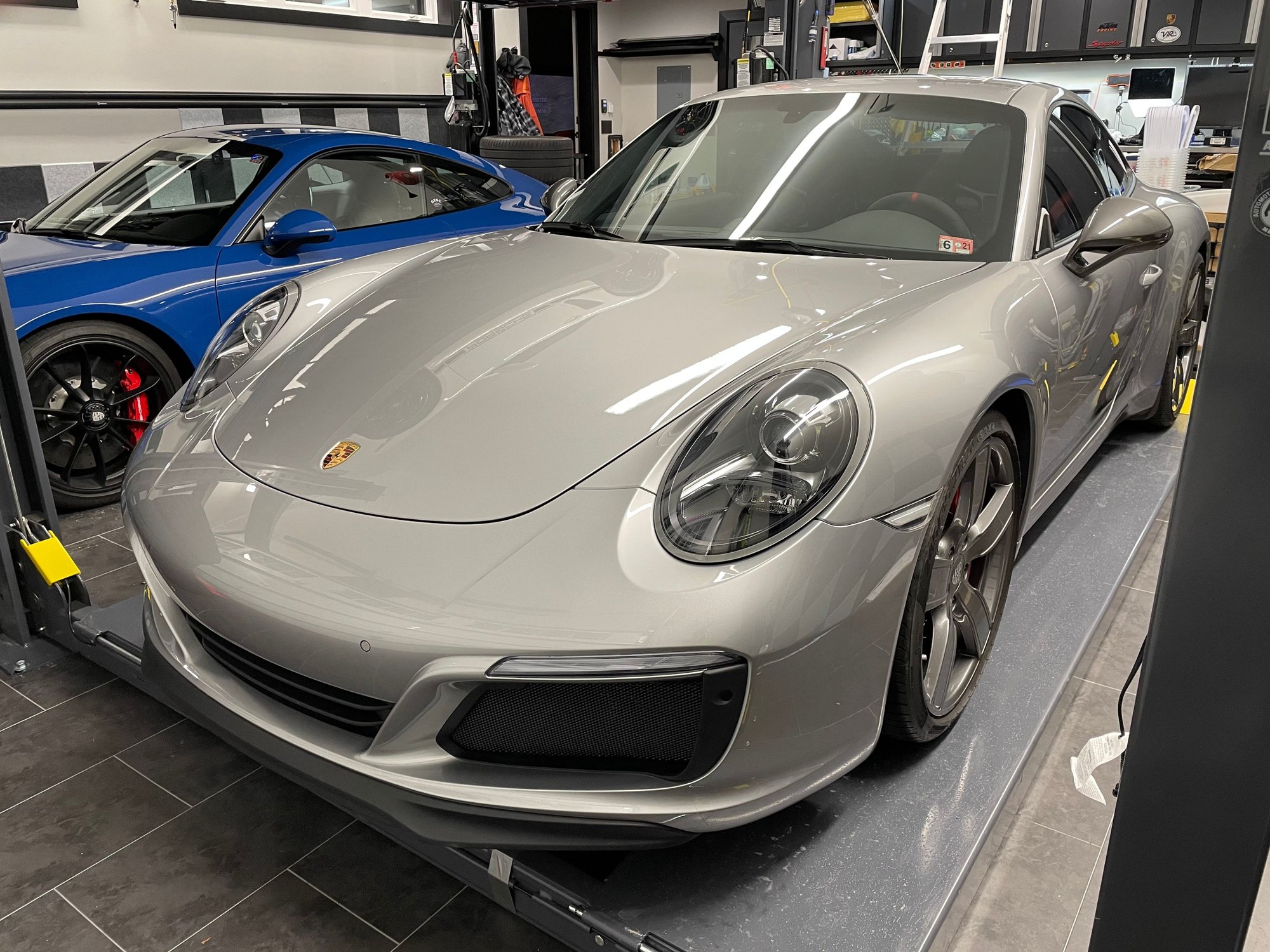 2018 Porsche 911 - 2018 911 Carrera T for sale - Used - VIN WP0AA2A9XJS106360 - 5,900 Miles - 6 cyl - 2WD - Manual - Coupe - Silver - Harrisonburg, VA 22801, United States