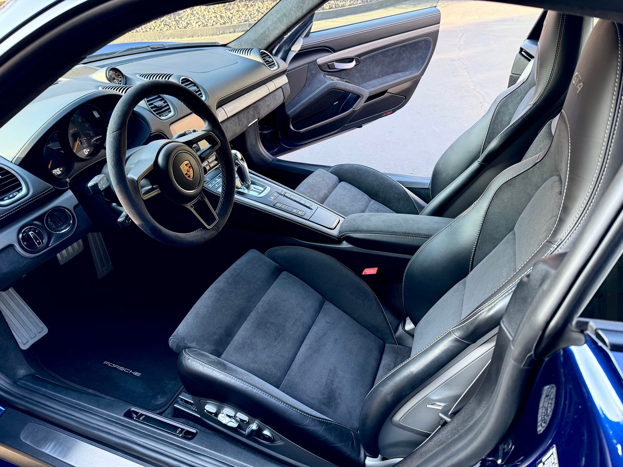 2021 Porsche 718 Cayman - 2021 718 GT4 DeMan 4.5 * PDK * Highly Optioned * No Track Time *  2,400 miles - Used - VIN WP0AC2A80MK289094 - 2,550 Miles - 6 cyl - 2WD - Automatic - Coupe - Blue - Chesterfield, MO 63017, United States