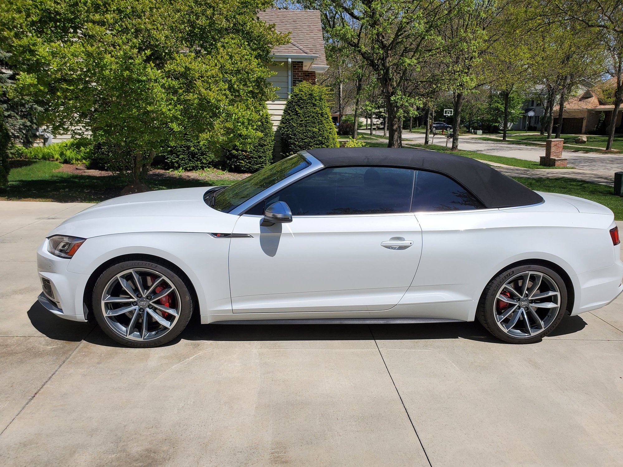 2018 Audi S5 - FS: 2018 Audi S5 Cabriolet - low miles (12.579) and loaded with options...... - Used - VIN WAU24GF56JN020120 - 12,579 Miles - 6 cyl - AWD - Automatic - Convertible - White - Gurnee, IL 60031, United States