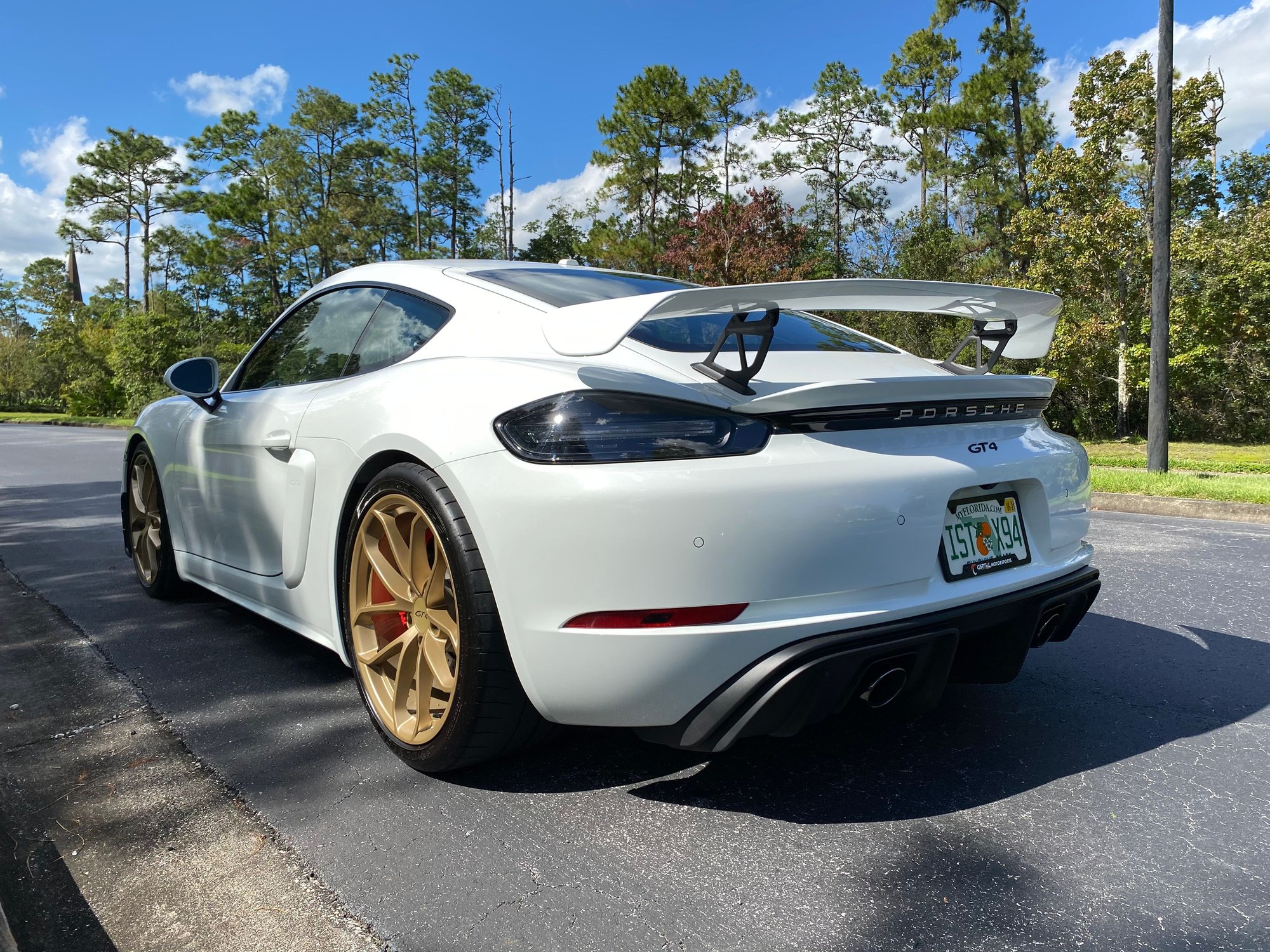 2020 Porsche 718 Cayman - **2020 718 GT4 800miles (Florida Owned) - Used - VIN WP0ACAA83LK289329 - 879 Miles - Manual - Coupe - White - Winter Springs, FL 32708, United States