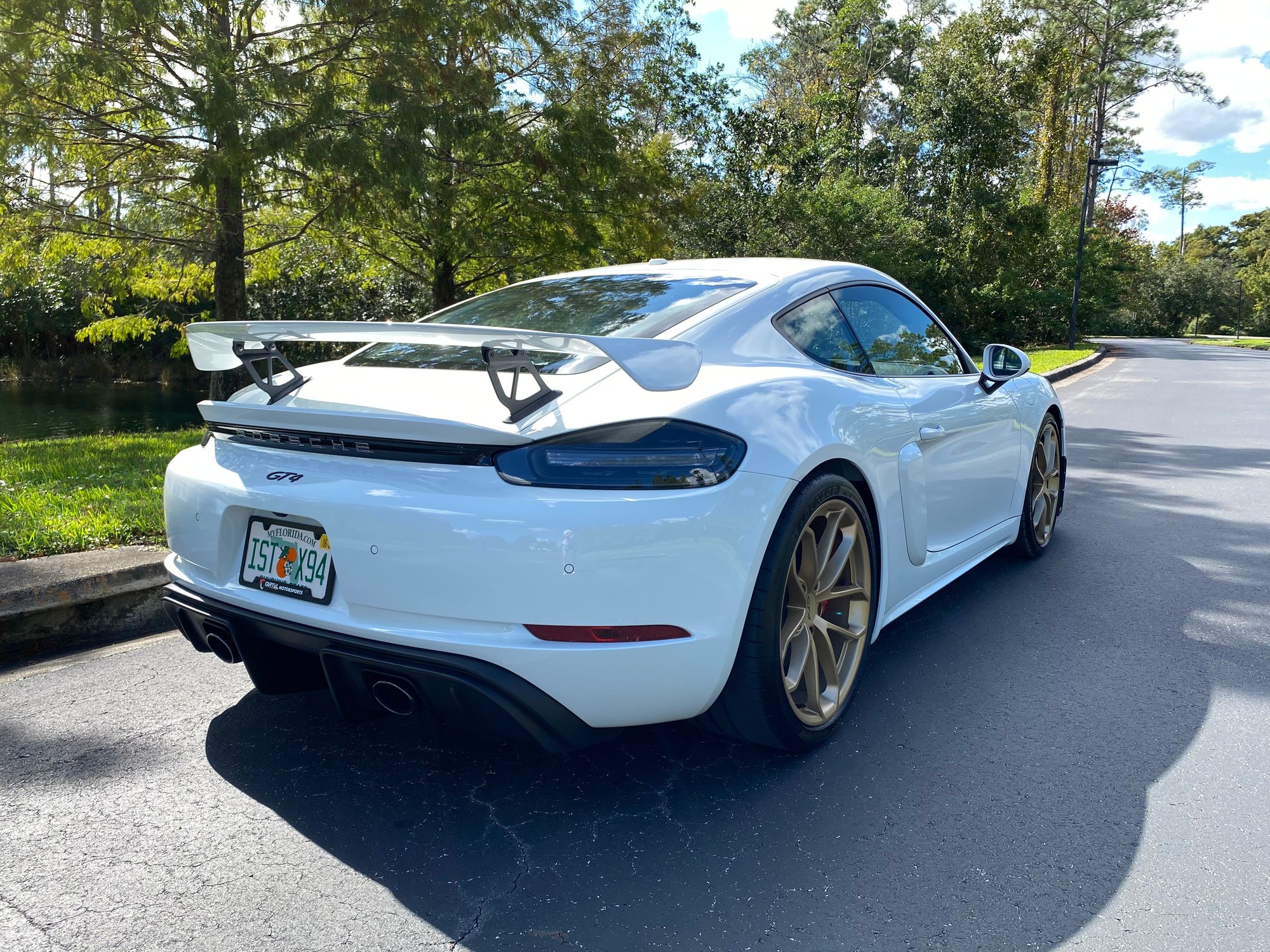 2020 Porsche 718 Cayman - **2020 718 GT4 800miles (Florida Owned) - Used - VIN WP0ACAA83LK289329 - 879 Miles - Manual - Coupe - White - Winter Springs, FL 32708, United States