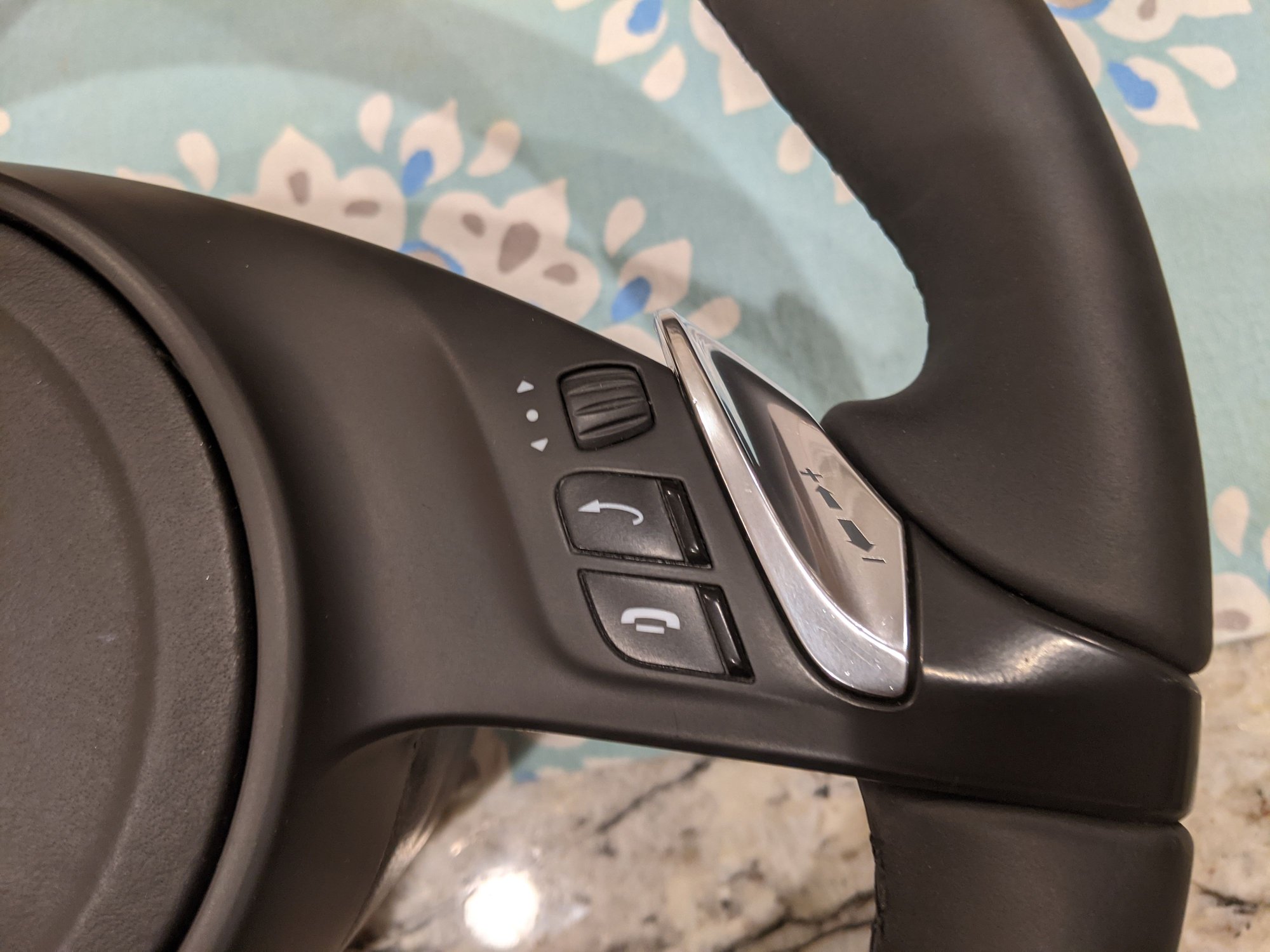 958.1 Cayenne (2011) multifunction heated black steering wheel with