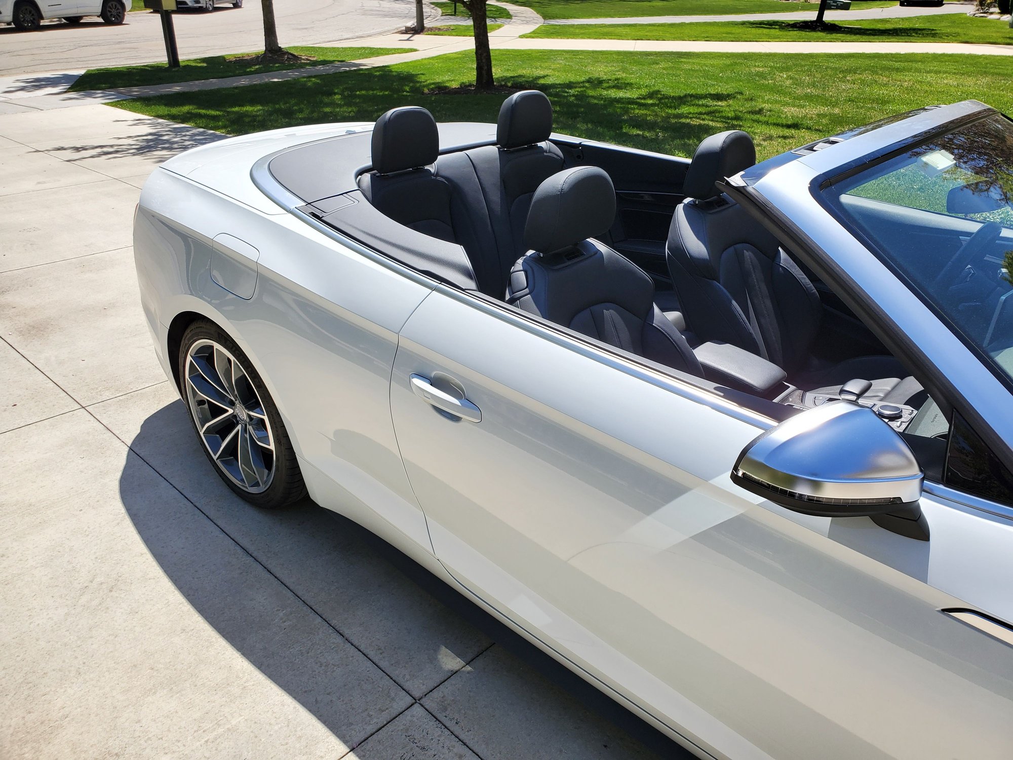 2018 Audi S5 - FS: 2018 Audi S5 Cabriolet - low miles (12.579) and loaded with options...... - Used - VIN WAU24GF56JN020120 - 12,579 Miles - 6 cyl - AWD - Automatic - Convertible - White - Gurnee, IL 60031, United States