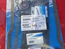 Engine gasket set