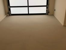 New floor finish. Had polished concrete in my last garage, loved it, but wanted something different this time - so went with a matte white finish.