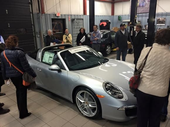 PCA members eye a 911 Targa, with a cool 928 in the background.