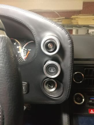 Notification light in unused pod switch position (convertible so no rear defroster) 