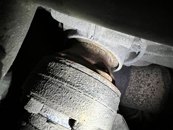 Output shaft on passenger side (right)