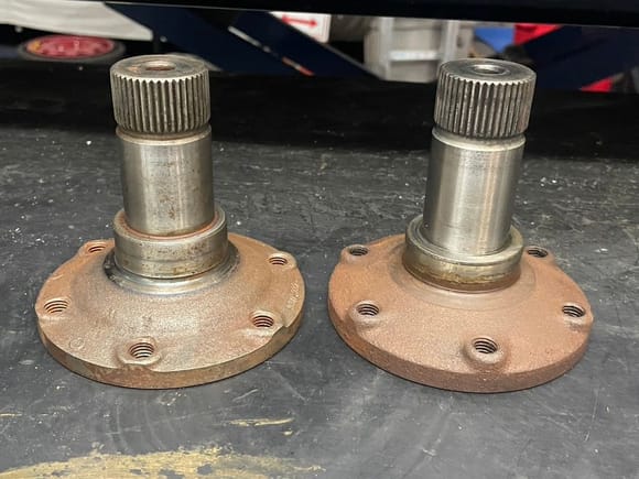 Left is 930 axle with a 45mm mating surface and the right is 993 with 48mm mating surface. 