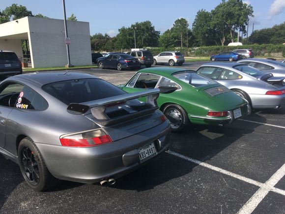 Squirrel 🐿 996 next to a 1967 356. That car is older than me. I love seeing these old cars running and in great shape. 