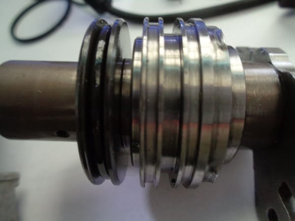 internal sealing grooves and piston ring groove without o-rings and piston ring