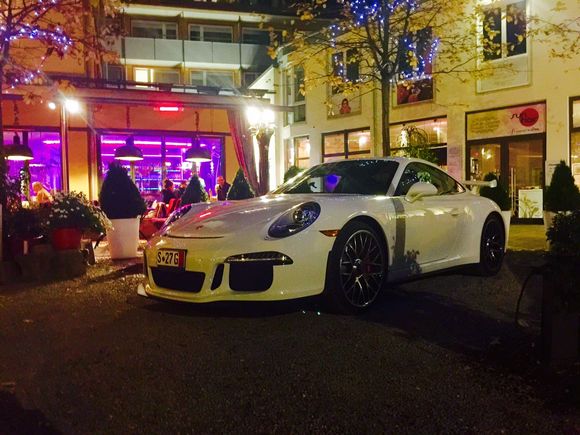 People def notice this car! The moment I pulled up at our hotel, an older gentlemen ran towards the GT3, while yelling "OMG" and a bunch of Japanese words! 

Would had been better if its a young female lady... But still it was a funny sight!