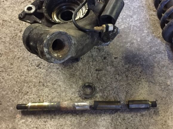 Took less thank an hour to full extract the seized pin. It was seized on one side of the hub, absolutely no chance of getting it out any other way