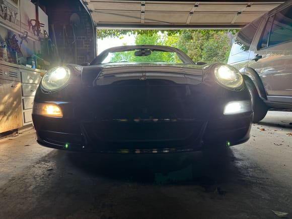 DRL feature with H11 halogen on left, H11 6000K LED on right
