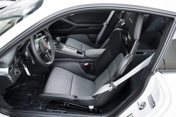 911 R seats in black leather with standard platinum silver stitching and black/silver houndstooth inserts.