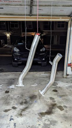 cleaned stripped bare Capristo pipes. Most people run them just like this, no problem. You know what? You'd think if you dropped close to 1g on two little metal exhaust pipes they'd at least come with new gaskets right? WRONG! lol