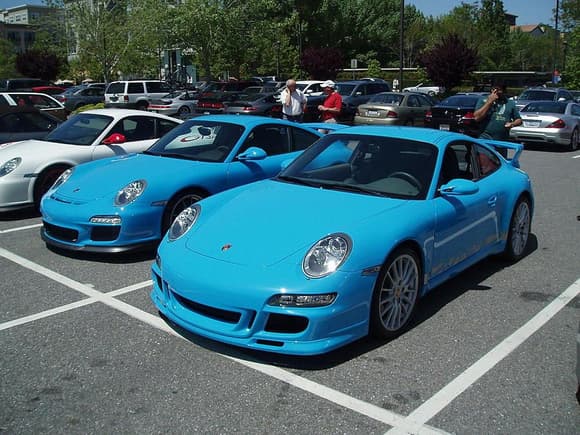 here is my old 997.2 GT3 next to a Riviera car its a very accurate rendition of the two colors