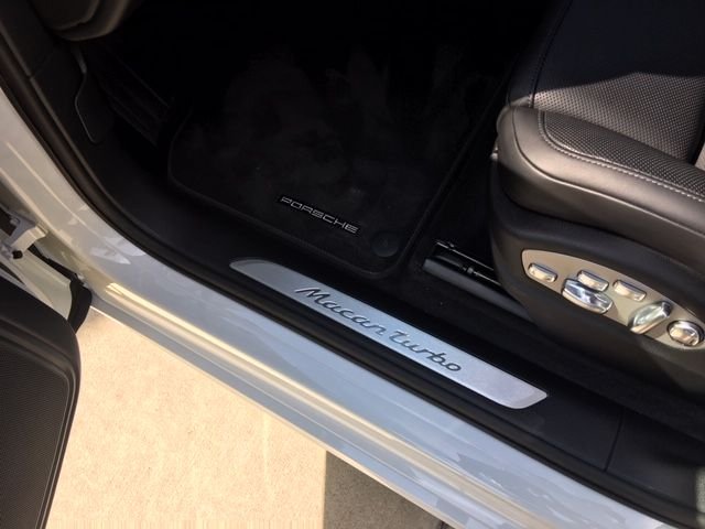 2018 Porsche Macan - 2018 Macan Turbo in Perfect Condition - Used - VIN WP1AF2A59JLB71286 - 1,287 Miles - 6 cyl - AWD - Automatic - SUV - White - Raleigh, NC 27601, United States