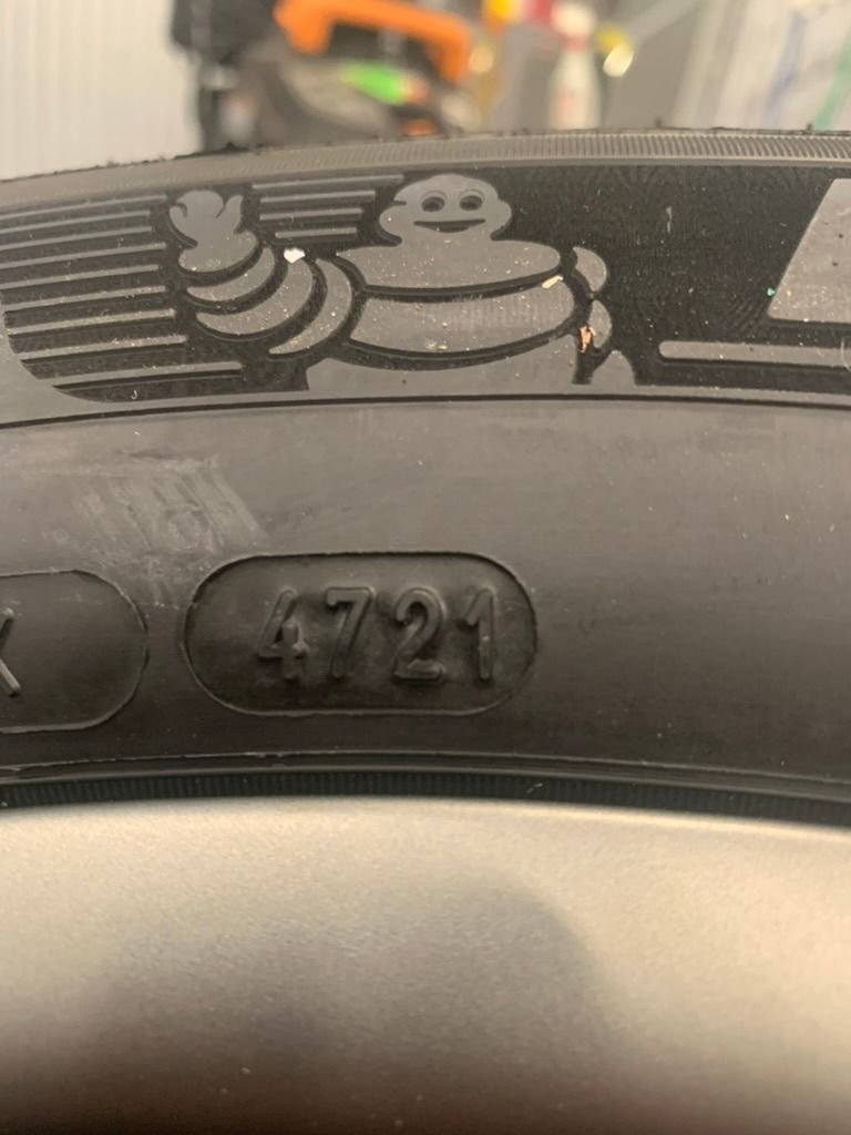 Wheels and Tires/Axles - Brand New Porsche 20 inch Macan Winter Wheel and Tire Set painted Platinum - New - 2018 to 2024 Porsche Macan - Ashland, OR 97520, United States