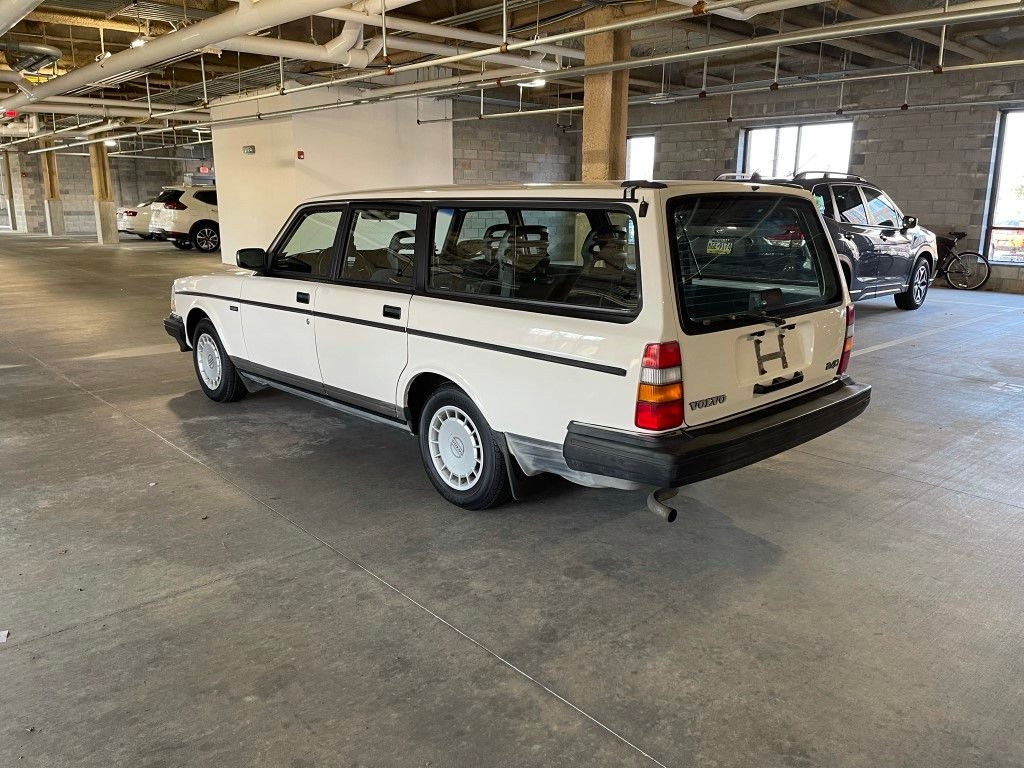 1992 Volvo 240 - 1992 Volvo 240 Wagon *One Owner* *Excellent Condition* - Used - VIN YV1AW8806N1927487 - 4 cyl - 2WD - Automatic - Wagon - White - Exton, PA 19341, United States