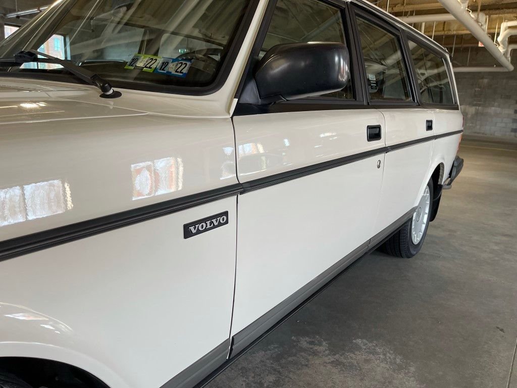 1992 Volvo 240 - 1992 Volvo 240 Wagon *One Owner* *Excellent Condition* - Used - VIN YV1AW8806N1927487 - 4 cyl - 2WD - Automatic - Wagon - White - Exton, PA 19341, United States