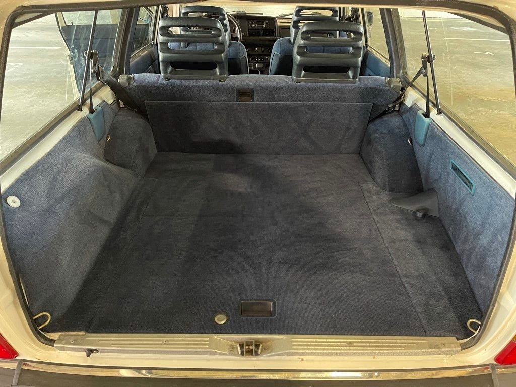 1992 Volvo 240 - 1992 Volvo 240 Wagon *One Owner* *Excellent Condition* - Used - VIN YV1AW8806N1927487 - 4 cyl - 2WD - Automatic - Wagon - White - Exton, PA 19341, United States