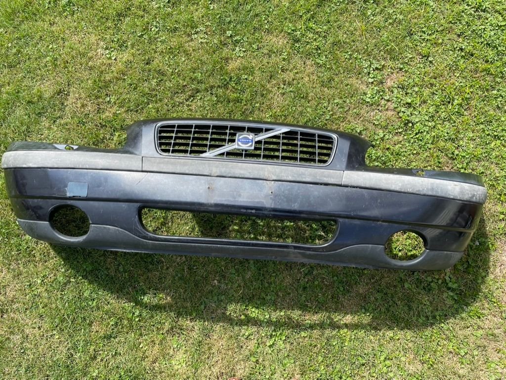 Exterior Body Parts - 2002 S60 bumper cover - dark grey - Used - 2002 to 2006 Volvo S60 - Williamsville, NY 14221, United States