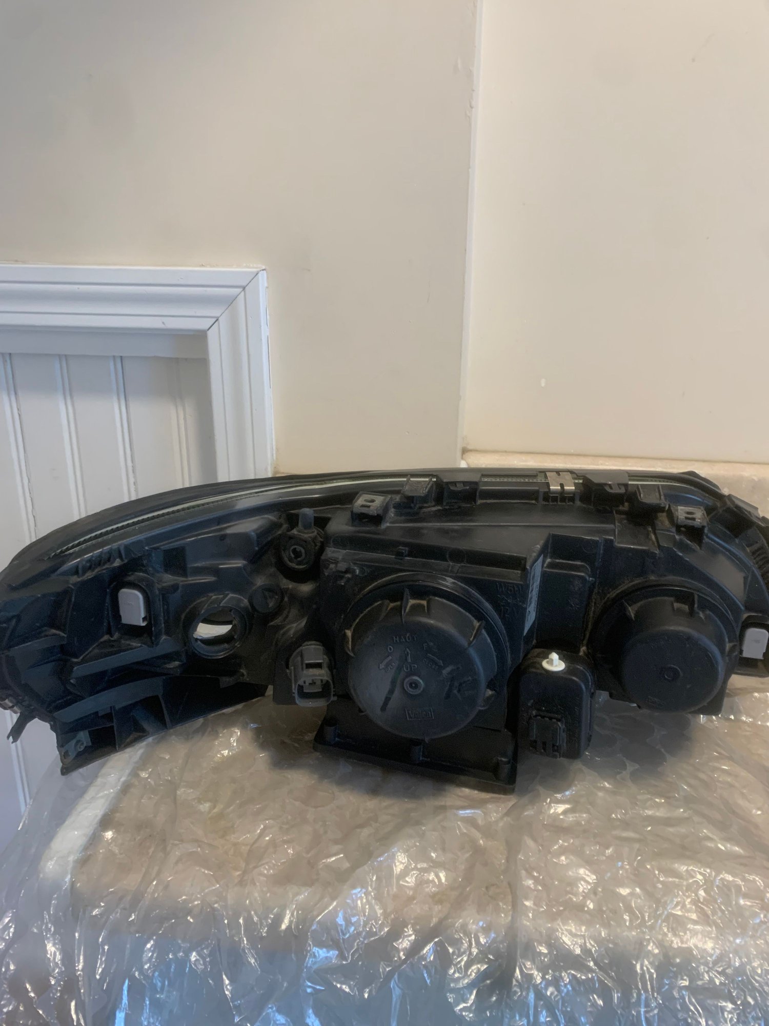 Lights - Xenon headlight assemblys - Used - 2001 to 2005 Volvo V70 - Bridgewater, MA 02324, United States