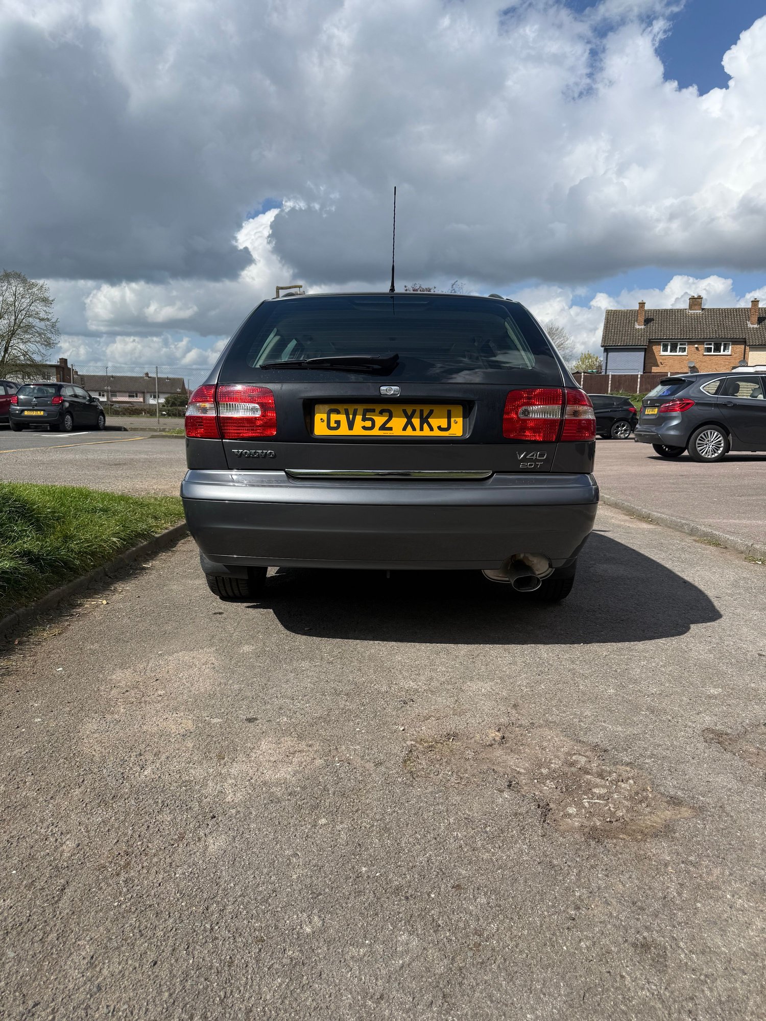 2002 Volvo V40 - 2002 volvo v40 1.9(2)T SE - Used - VIN GV52 XKJ - 81,000 Miles - 4 cyl - 2WD - Automatic - Gray - Harlow CM194D, United Kingdom