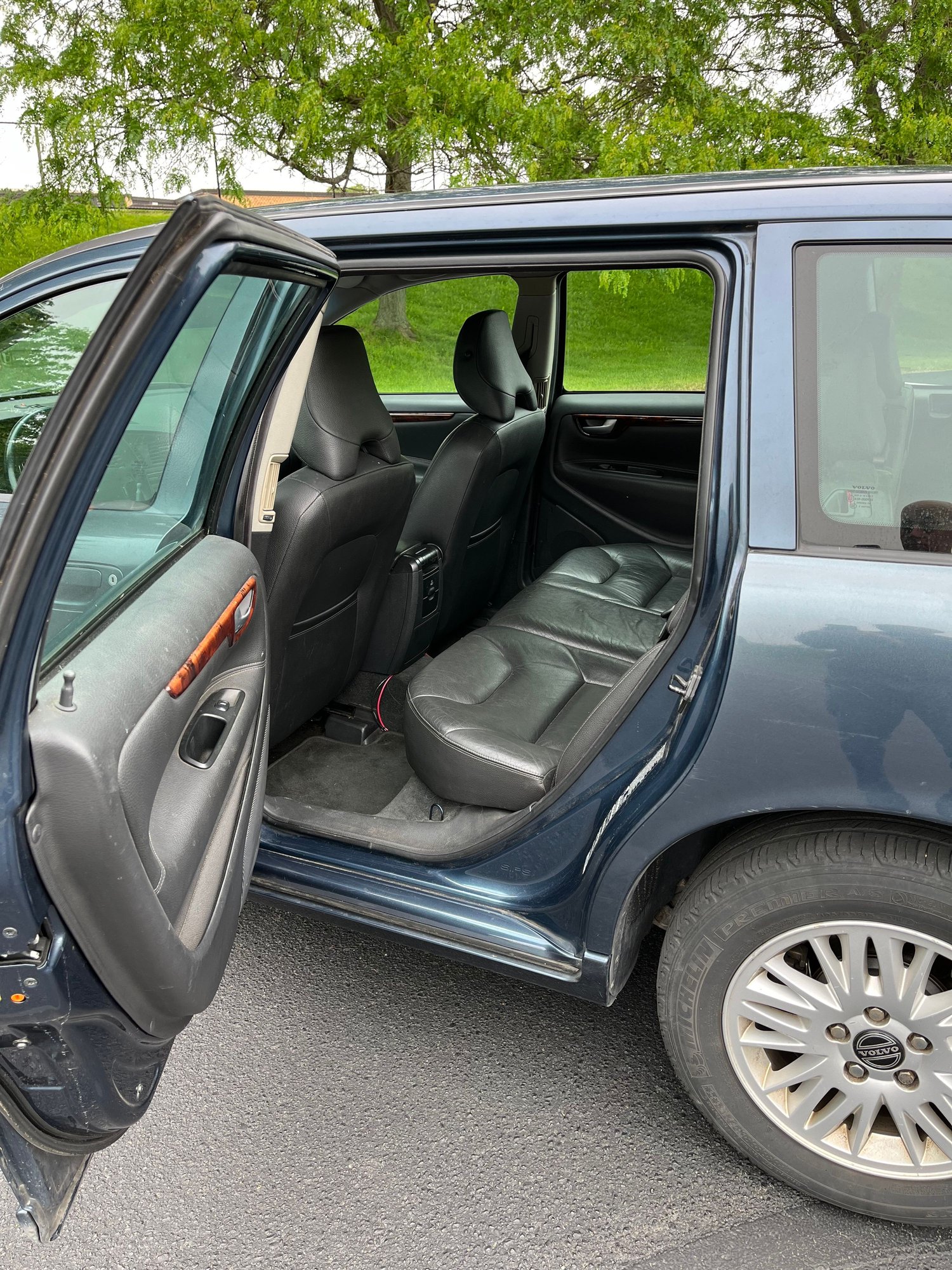 2005 Volvo V70 - Rare 2.4 5 Speed Manual! No accidents, highway miles - Used - VIN YV1SW612052488561 - 218,131 Miles - 5 cyl - 2WD - Manual - Wagon - Blue - Greenville, SC 29601, United States