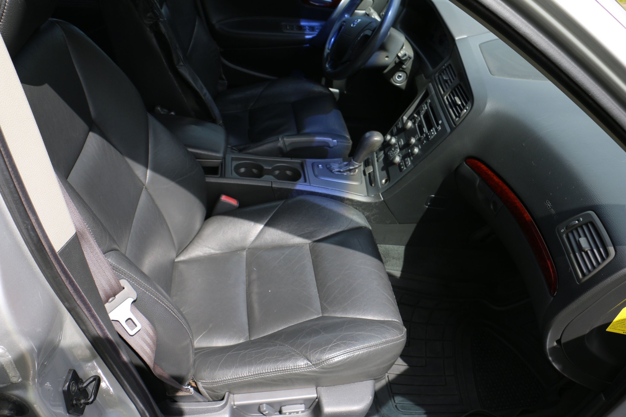 2001 Volvo V70 - 2001 volvo v70 t5 station wagon, new transmission, excellent condition - Used - Eugene, OR 97405, United States