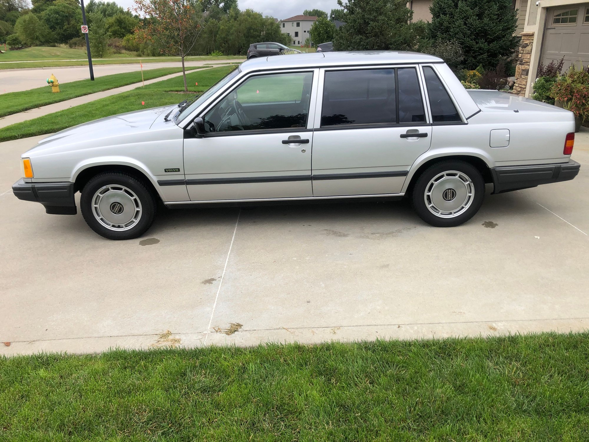 1991 Volvo 740 - 1991 Volvo 740 turbo - Used - VIN YV1FA8744M2524190 - 135,614 Miles - 4 cyl - 2WD - Automatic - Sedan - Silver - Johnston, IA 50131, United States