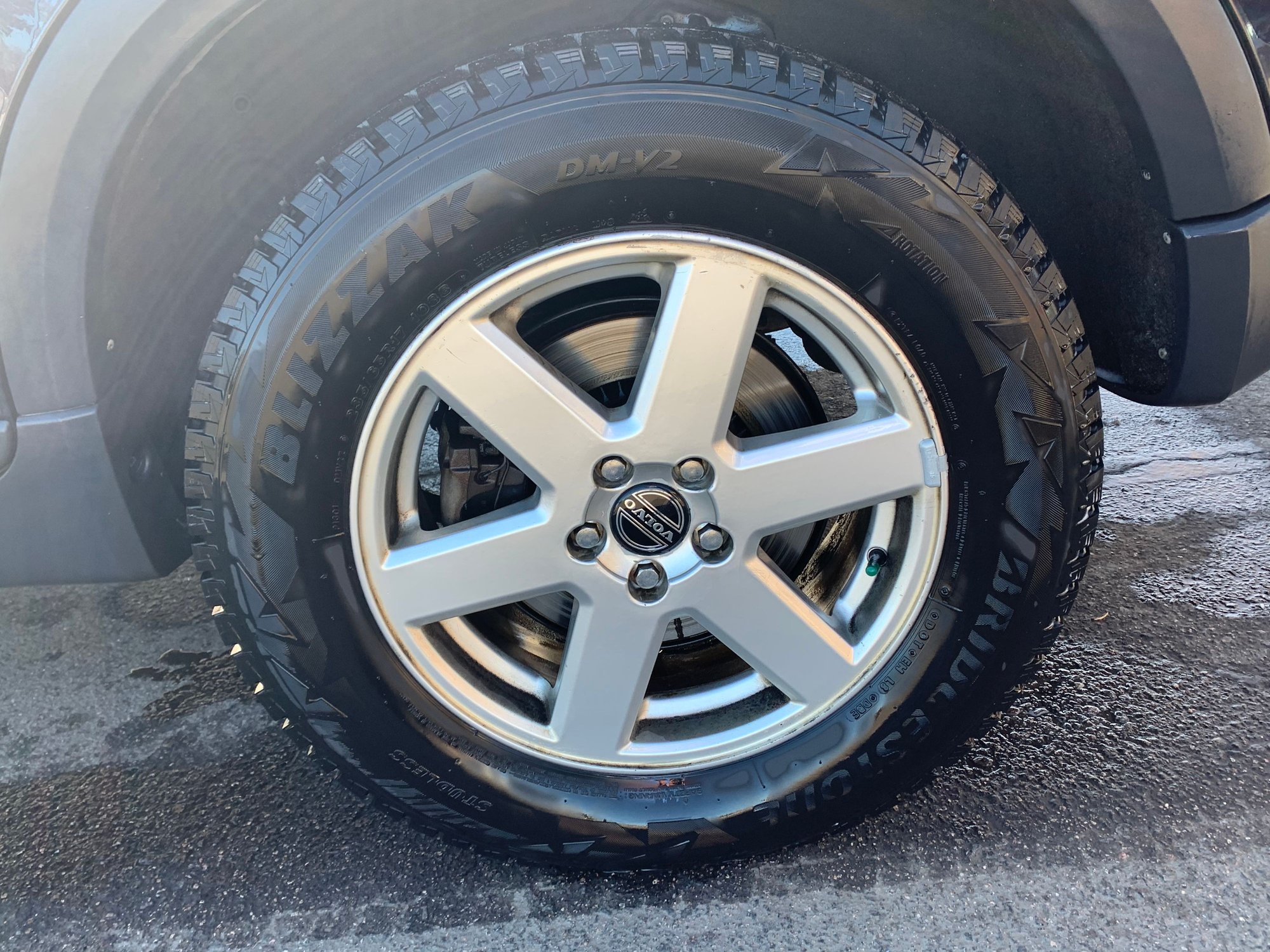 Wheels and Tires/Axles - Set of 17" OEM wheels for 2004-13 Volvo XC90 with like-new Bridgestone Blizzaks - Used - 2003 to 2014 Volvo XC90 - Centennial, CO 80112, United States