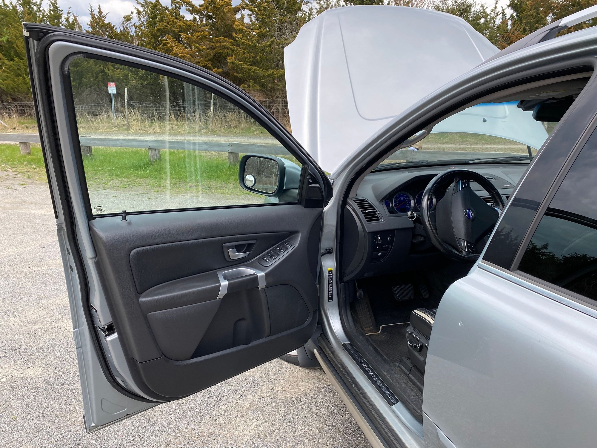 2009 Volvo XC90 - For Sale: 2009 XC90 V8 R-Design - Serviced by the book since new - Clean CarFax - Used - VIN YV4CT852X91503956 - 180,000 Miles - 8 cyl - AWD - Automatic - SUV - Silver - Atlantic Highlands, NJ 07716, United States