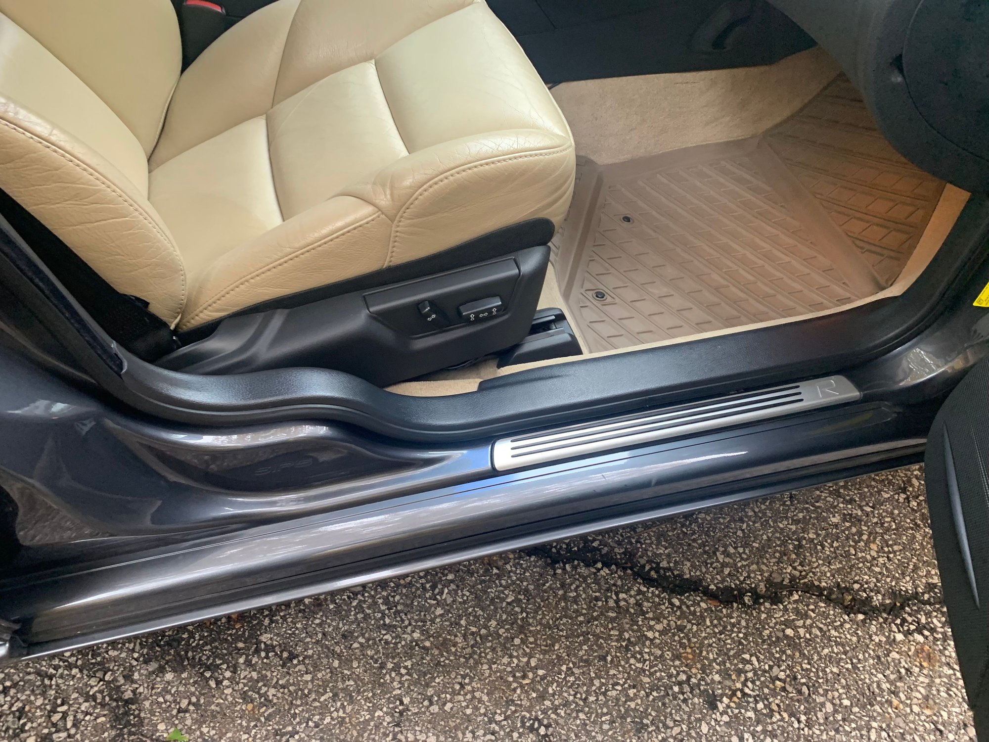 2007 Volvo V70 - 2007 V70R Grey/ Gold Gobi One owner well maintained excellent condition $ - Used - VIN YV1SJ527872632797 - 137,123 Miles - 5 cyl - AWD - Automatic - Wagon - Gray - Hinckley, OH 44233, United States