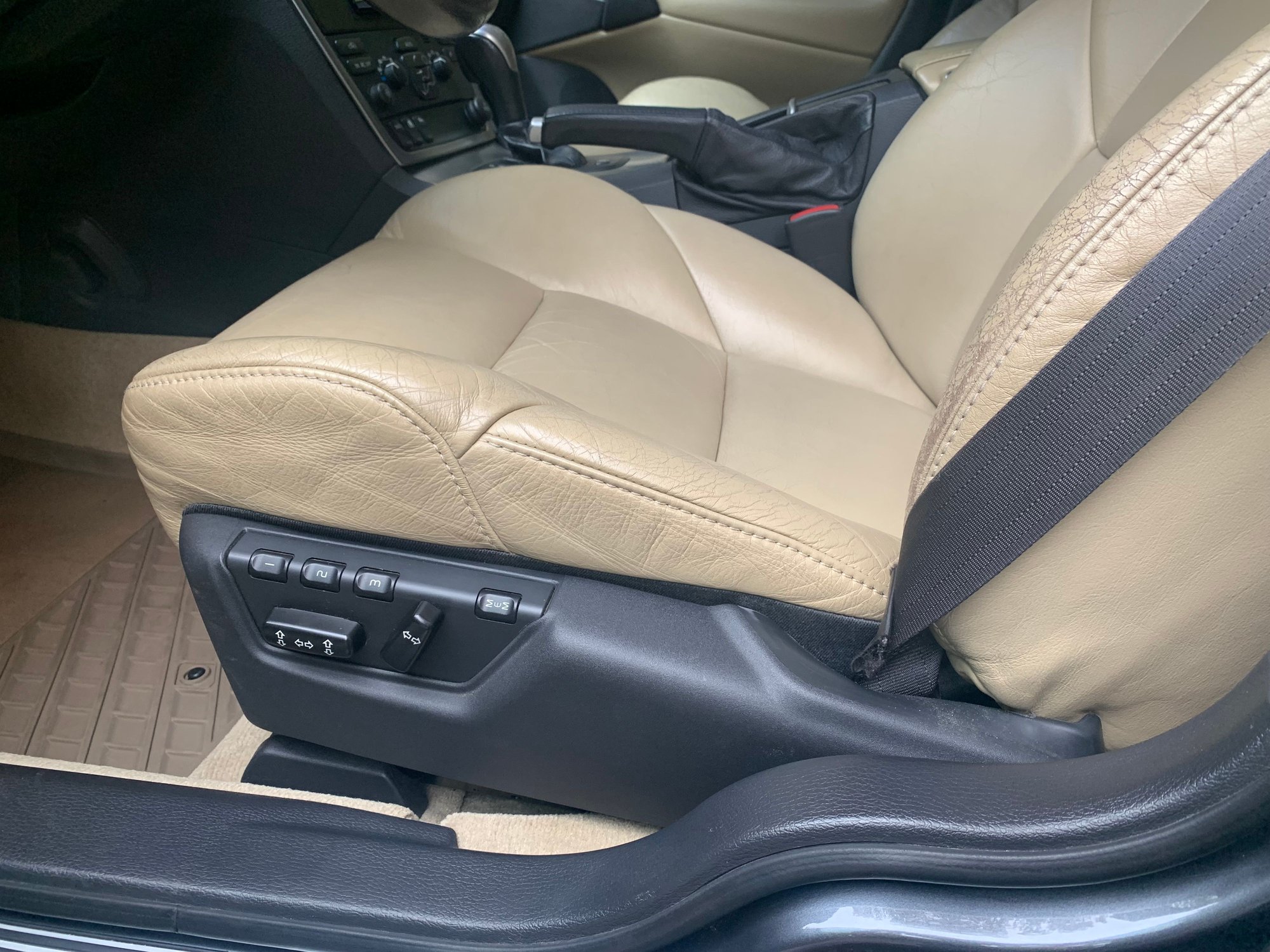 2007 Volvo V70 - 2007 V70R Grey/ Gold Gobi One owner well maintained excellent condition $ - Used - VIN YV1SJ527872632797 - 137,123 Miles - 5 cyl - AWD - Automatic - Wagon - Gray - Hinckley, OH 44233, United States
