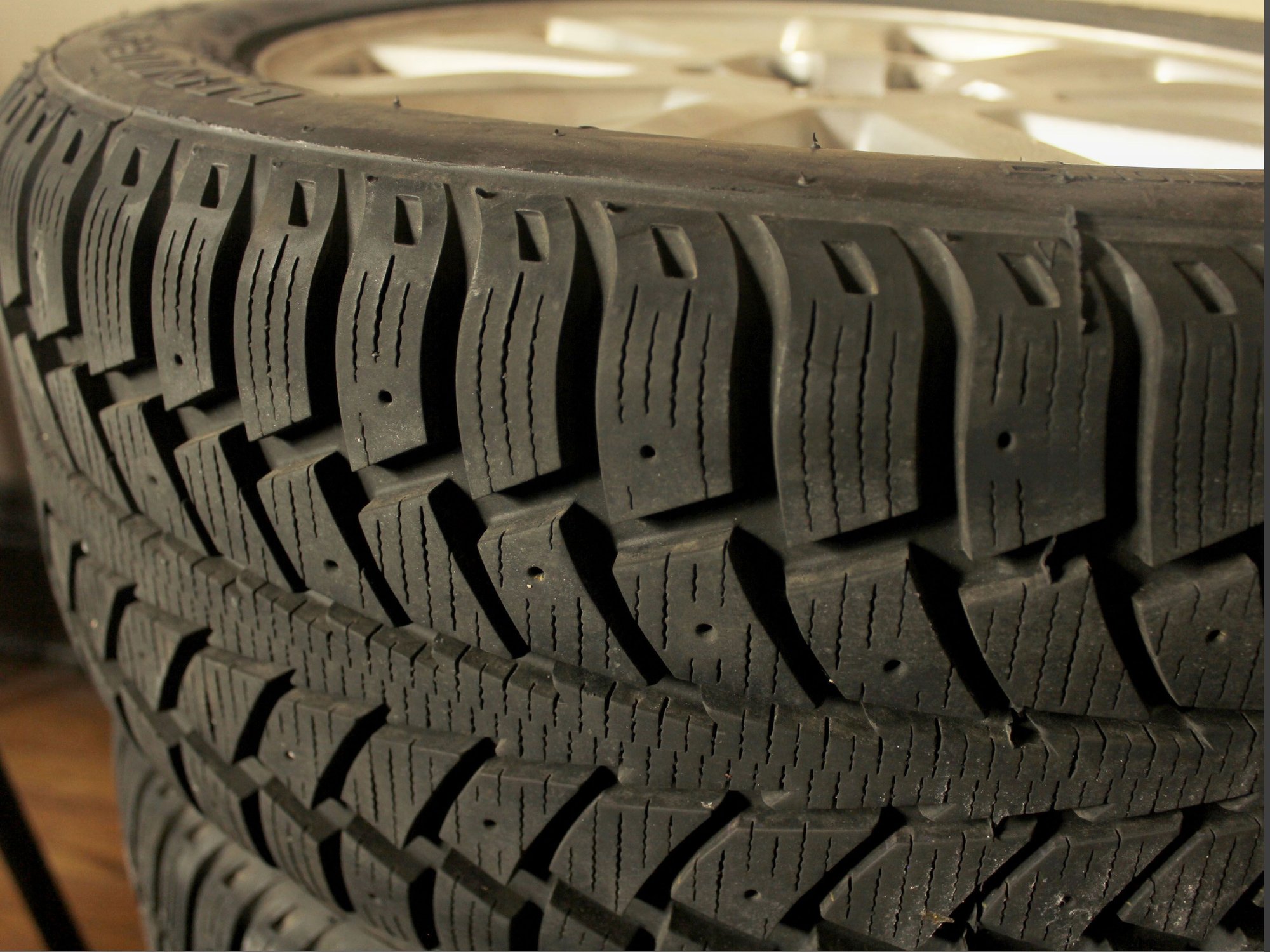 Wheels and Tires/Axles - Like New! - Set of 4 winter tires 17" and Alloy Wheels - Used - 0  All Models - Toronto, ON M4K3S7, Canada