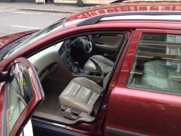 volvo V70 T5 right front side