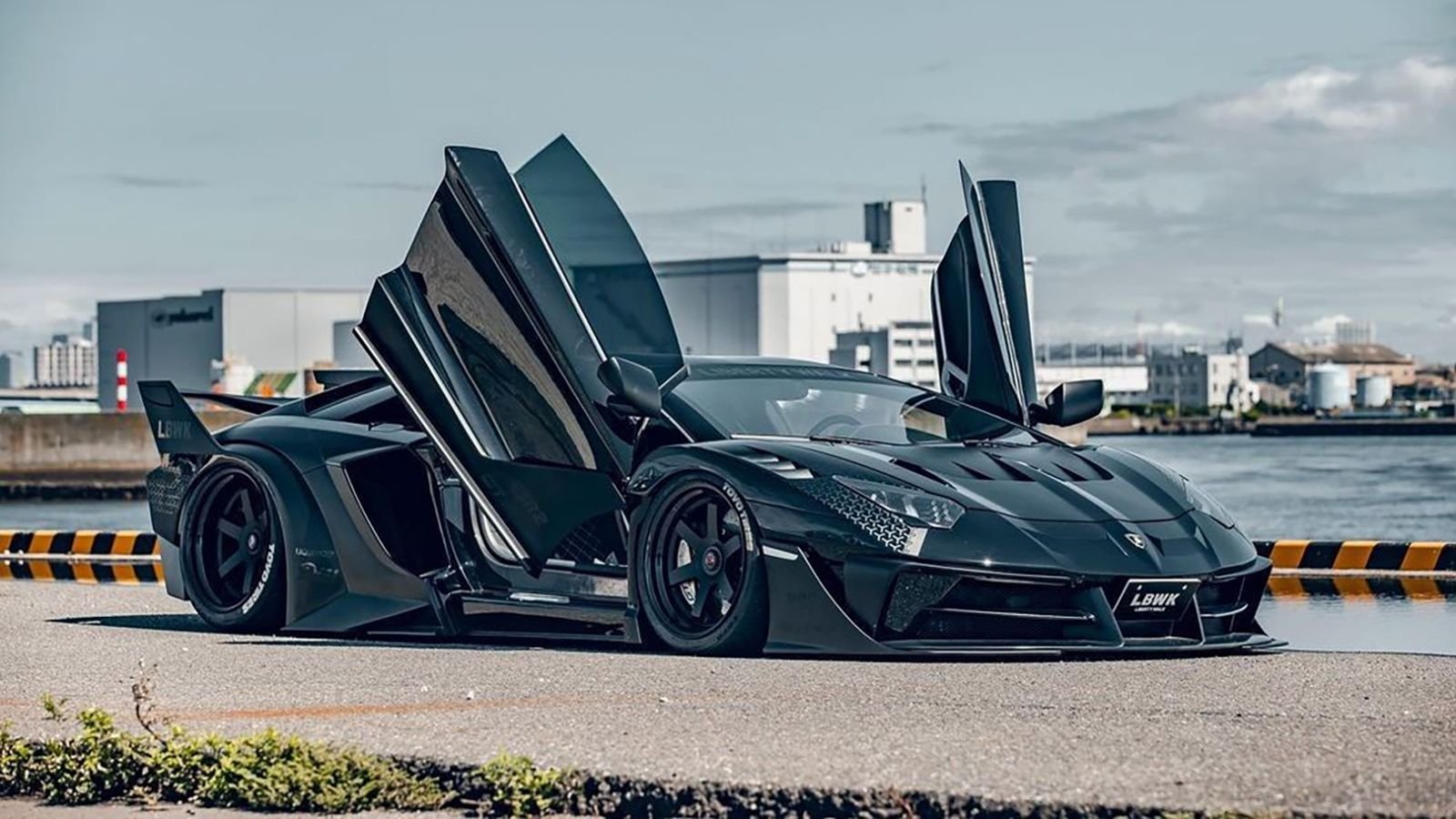 Liberty Walk Creates World S Angriest Lamborghini Aventador