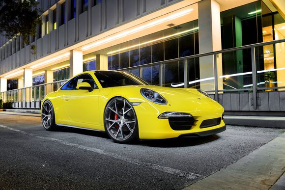 991 Carrera 4S on Velos S3 - Two Tone Finish - Car Lowered