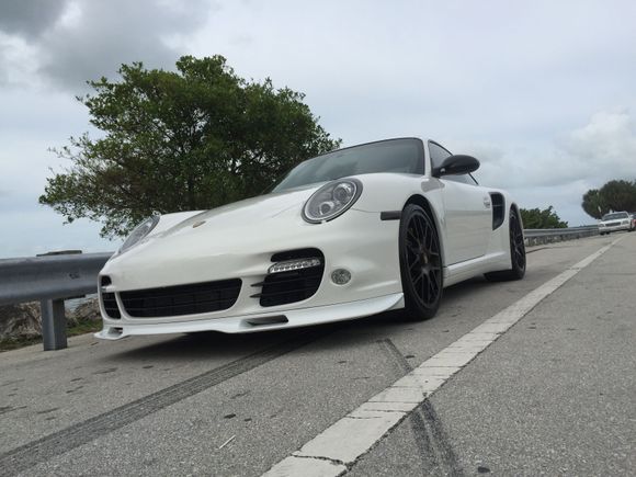 Werks carbon splitter painted in white.