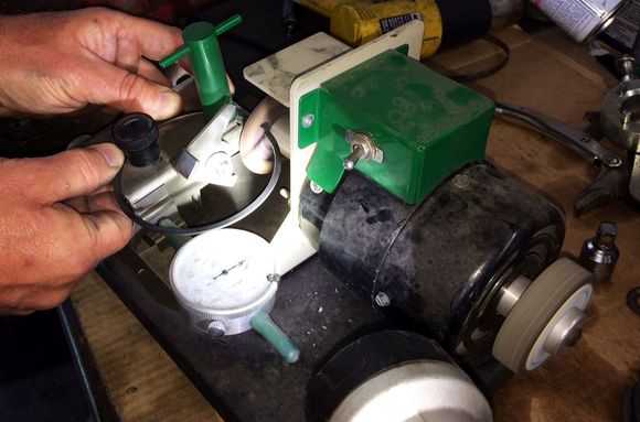 Custom filing piston rings the old craftsman way