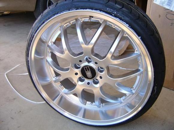 Nitto Gen tires 245/30R20 are unbelievable. A performance tire that lasts longer than 11,000 miles. Real happy with them.