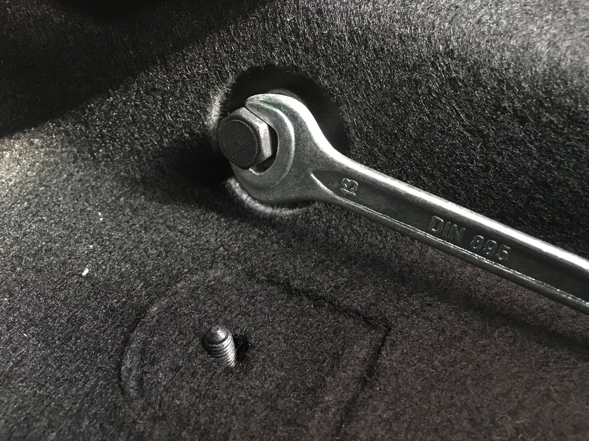 Mysteries of the Audi Q7 tool kit revealed - AudiWorld Forums