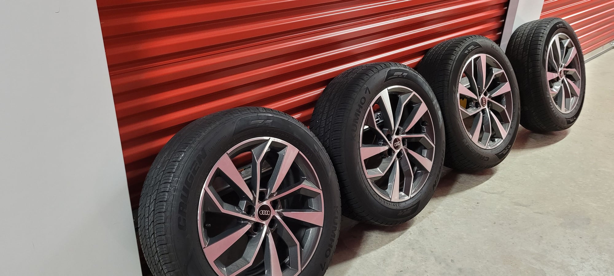 Wheels and Tires/Axles - OEM Q5 19 inch wheels/tires - Fort Worth - Like New - Used - 2022 Audi Q5 - Fort Worth, TX 76131, United States