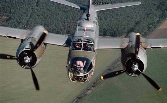 AirplaneMoonPic