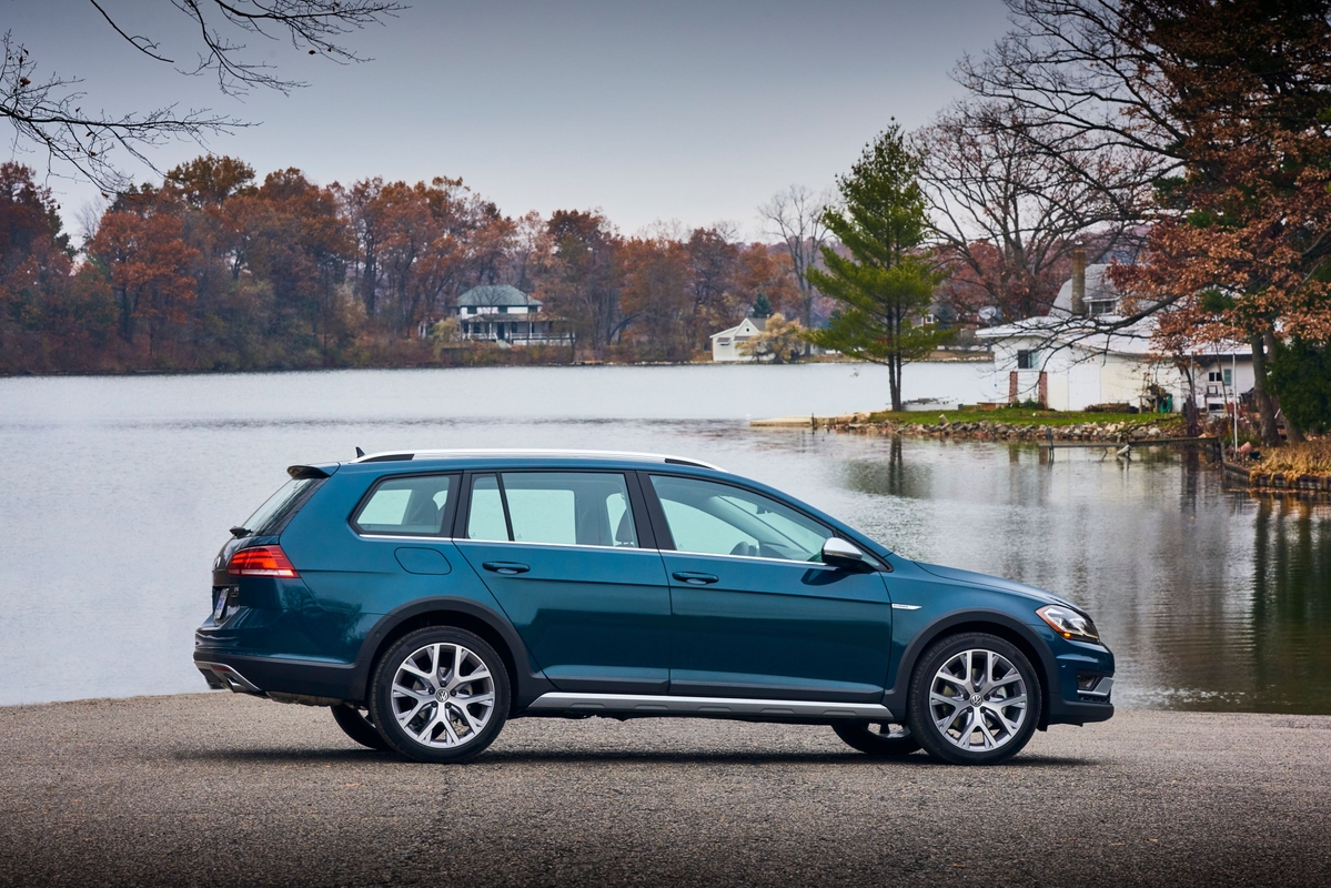 Golf Alltrack Weiss