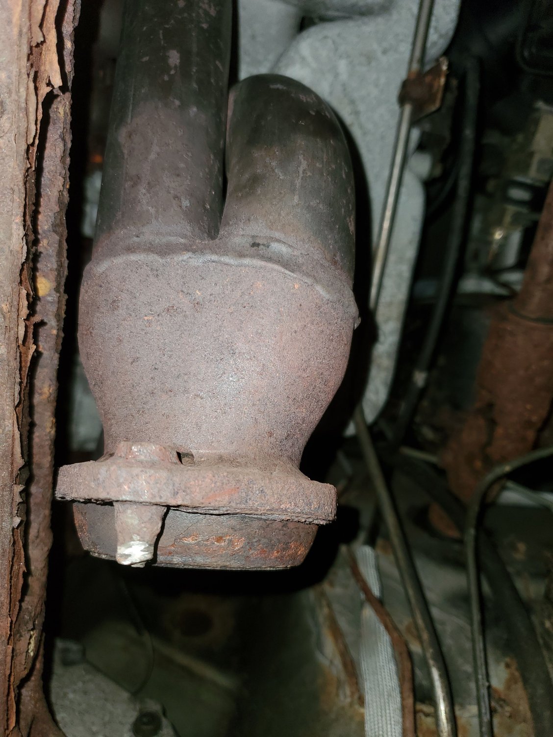 4.0L exhaust manifold to downpipe bolt removal and replacement bolt